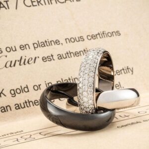 Bague Trinity Cartier avec diamants, or blanc, céramique et platine
